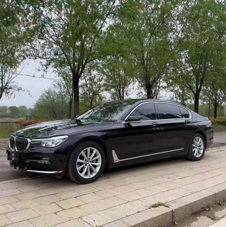 宝马7系 正面外观二