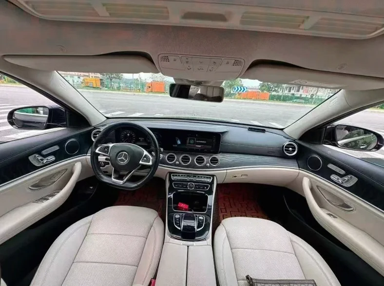 奔驰E 后面外观二