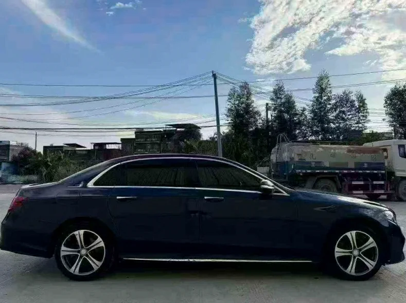 奔驰E 正面外观二