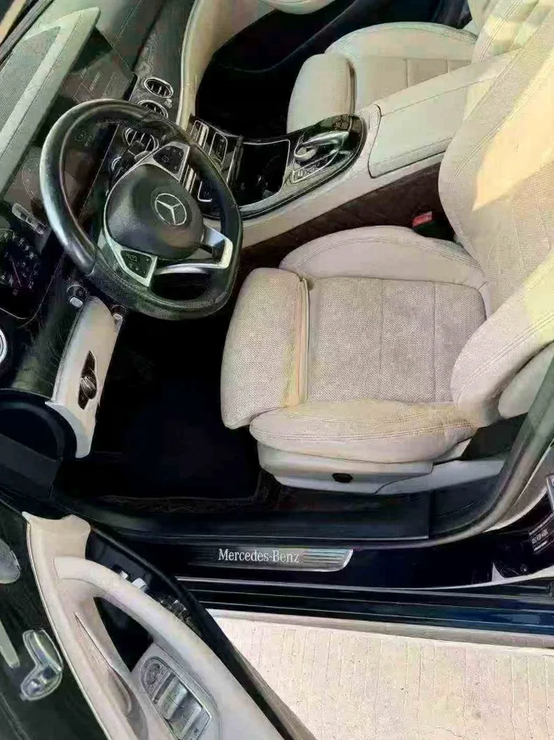 奔驰E 后面外观三