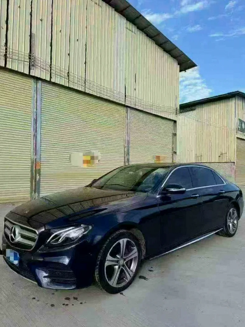 奔驰E 正面外观三