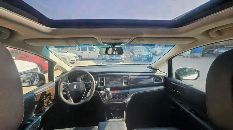 本田艾力绅 后面外观三