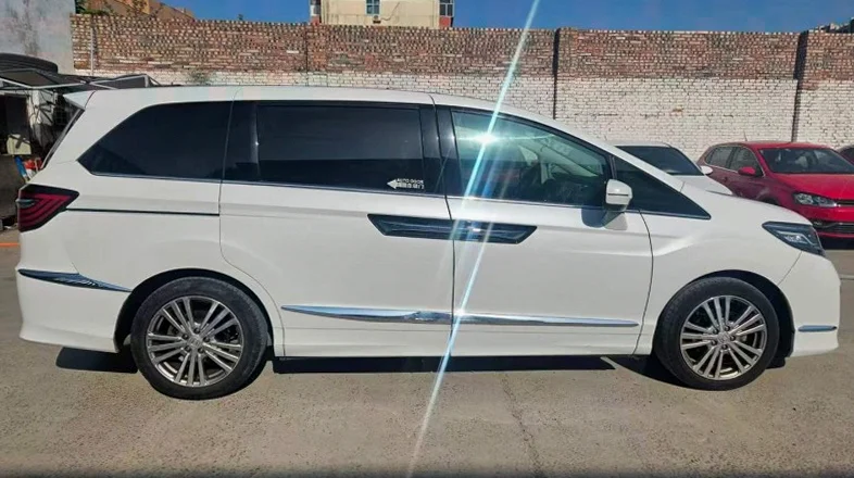 本田艾力绅 正面外观三