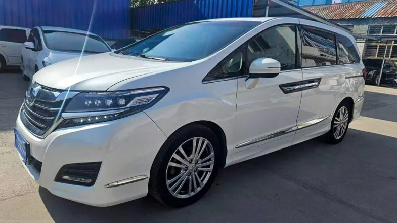 本田艾力绅 正面外观二