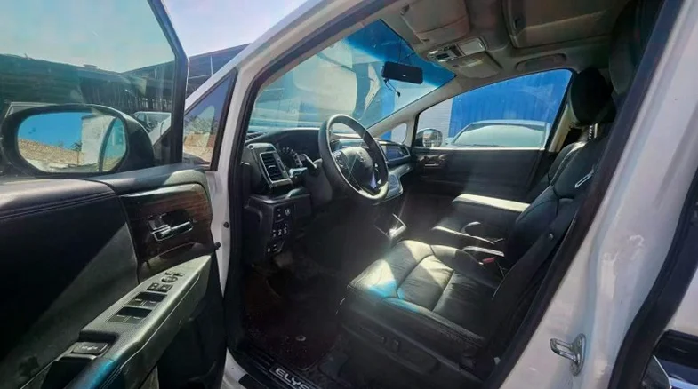 本田艾力绅 后面外观一