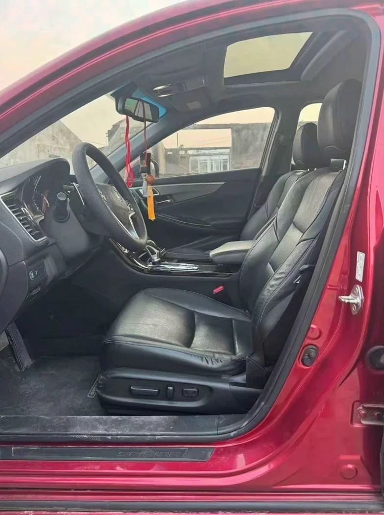 本田思铂睿 内饰前排