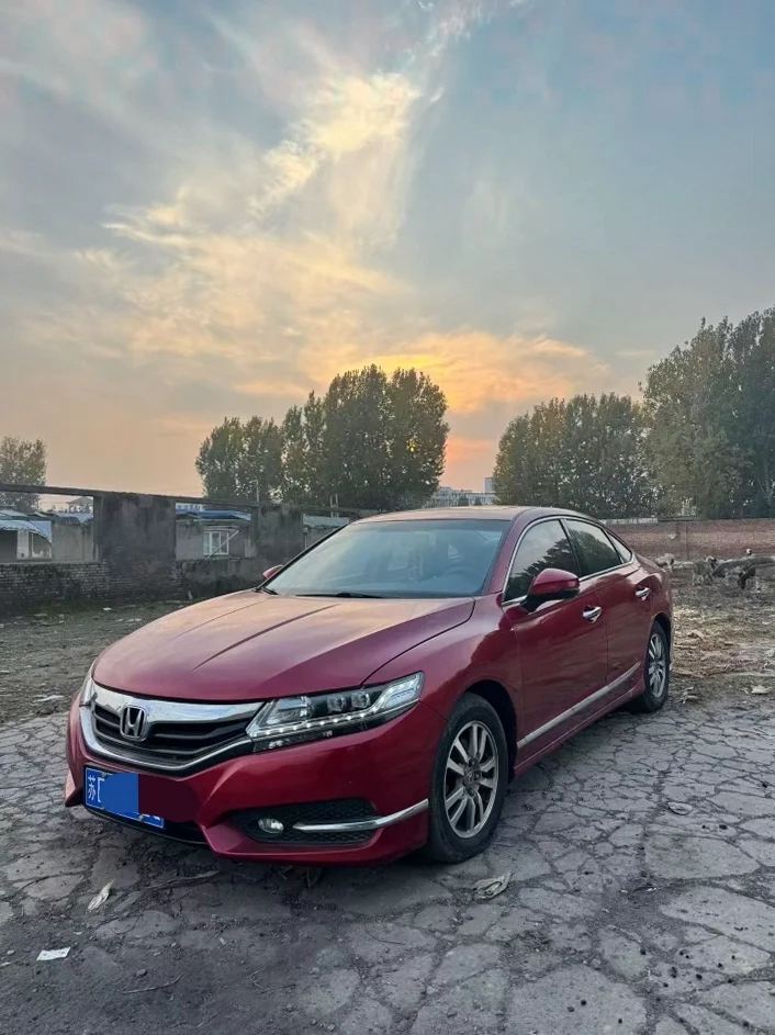 本田思铂睿 后面外观一