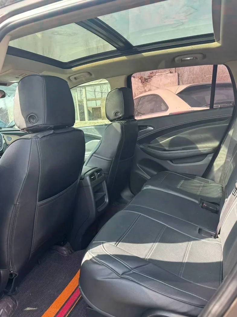 别克昂科威 内饰后排