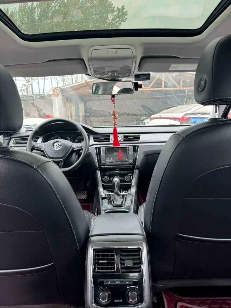 大众帕萨特 驾驶室