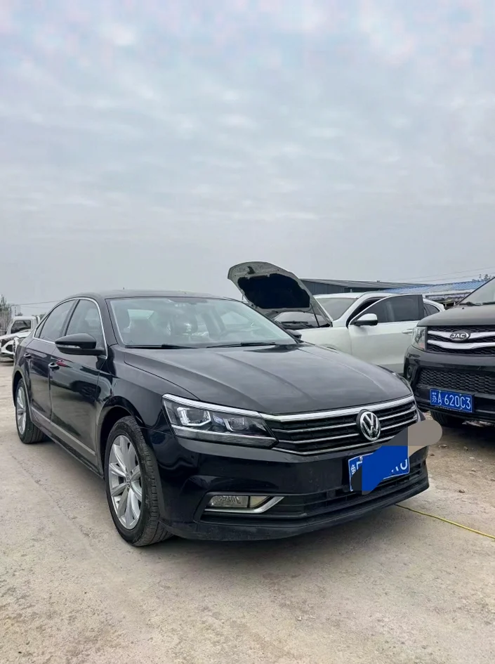 大众帕萨特 后面外观一