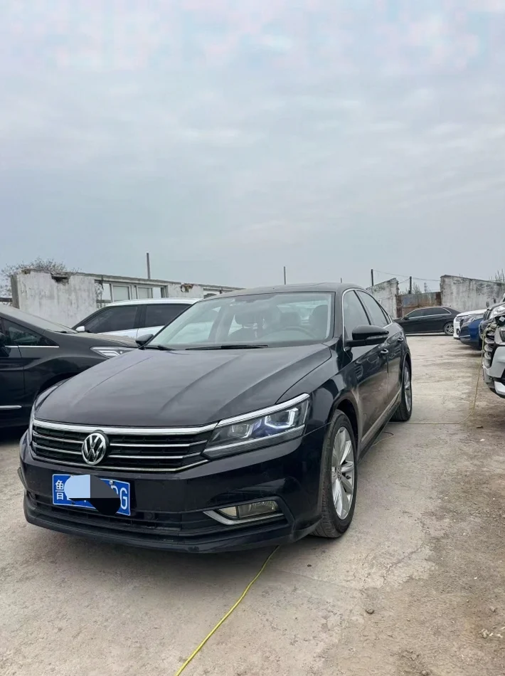 大众帕萨特 正面外观二