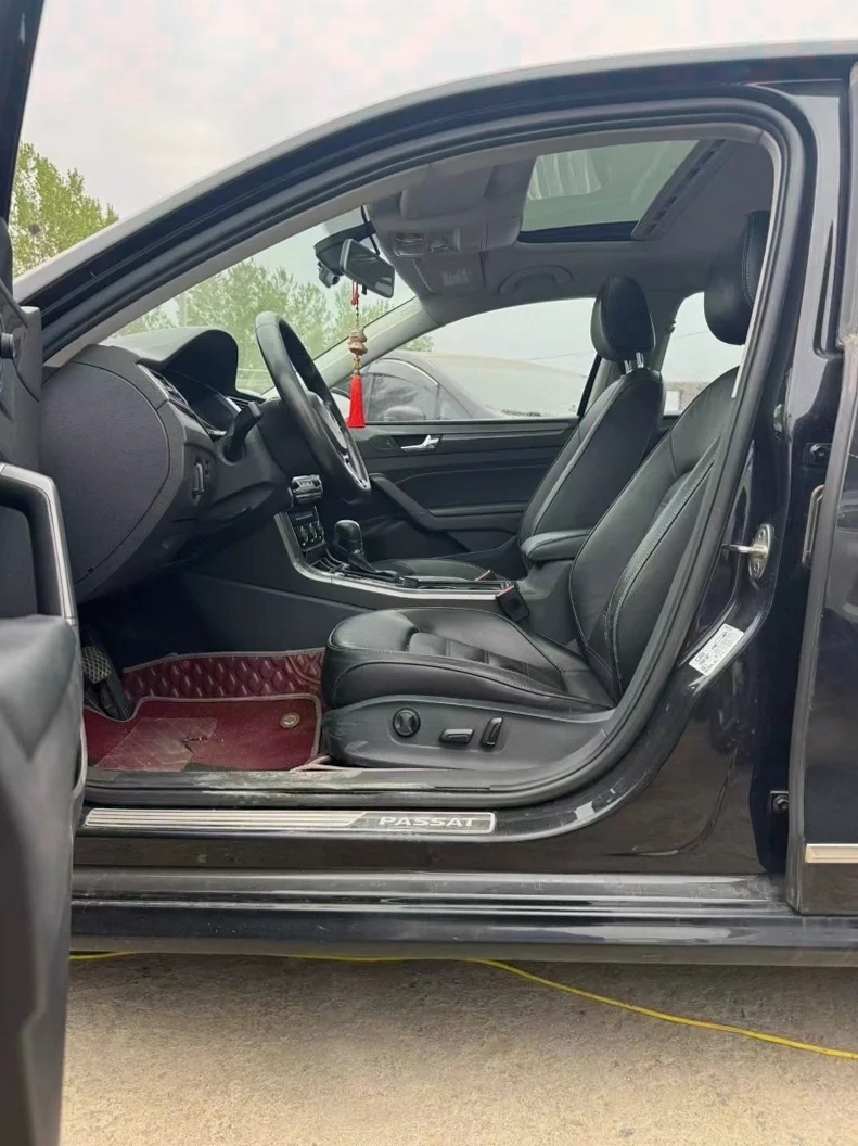 大众帕萨特 内饰后排