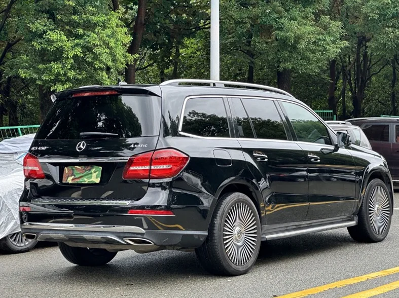 奔驰GLS 内饰后排