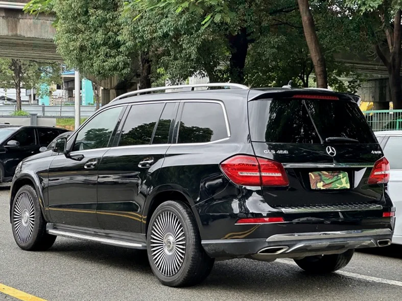 奔驰GLS 内饰前排