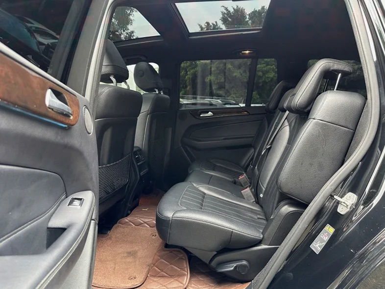 奔驰GLS 后面外观二