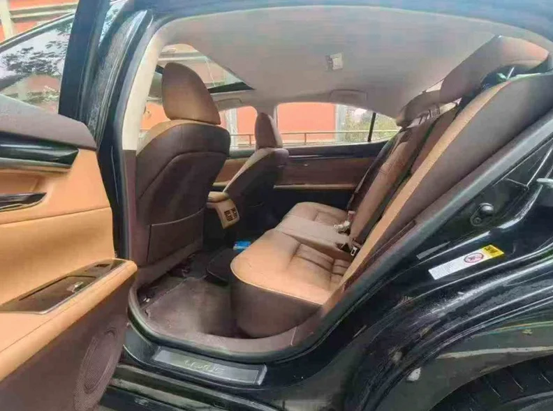 雷克萨斯ES 后面外观三