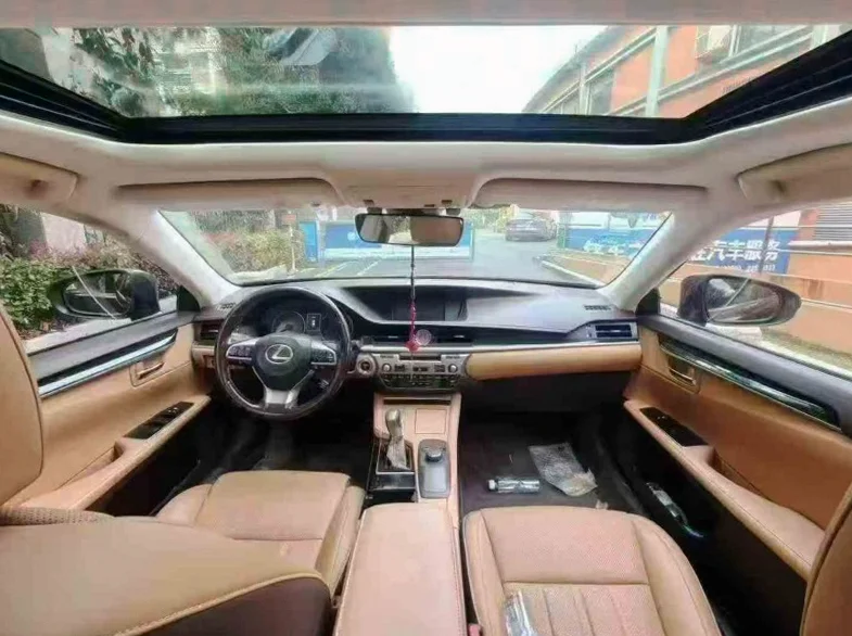 雷克萨斯ES 后面外观一