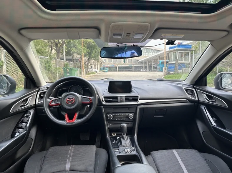 马自达昂克赛拉 后面外观一