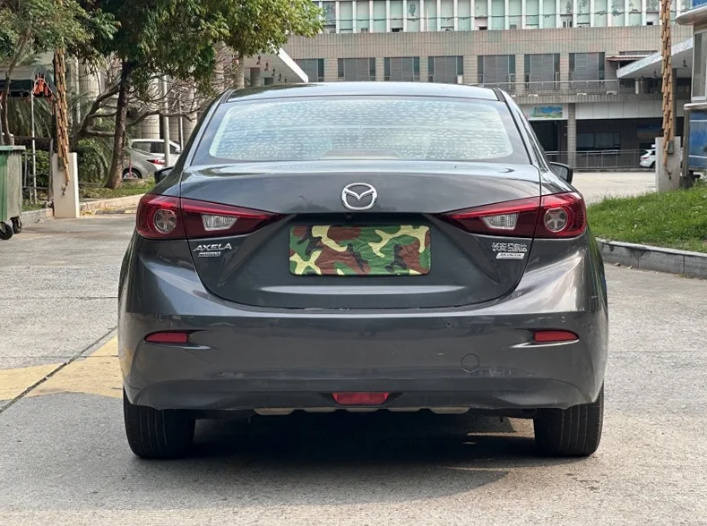 马自达昂克赛拉 驾驶室