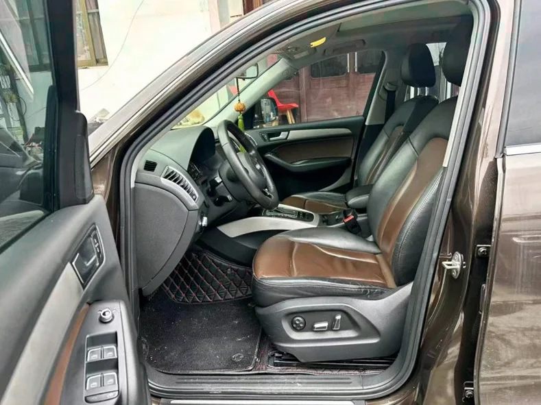 奥迪Q5 内饰后排