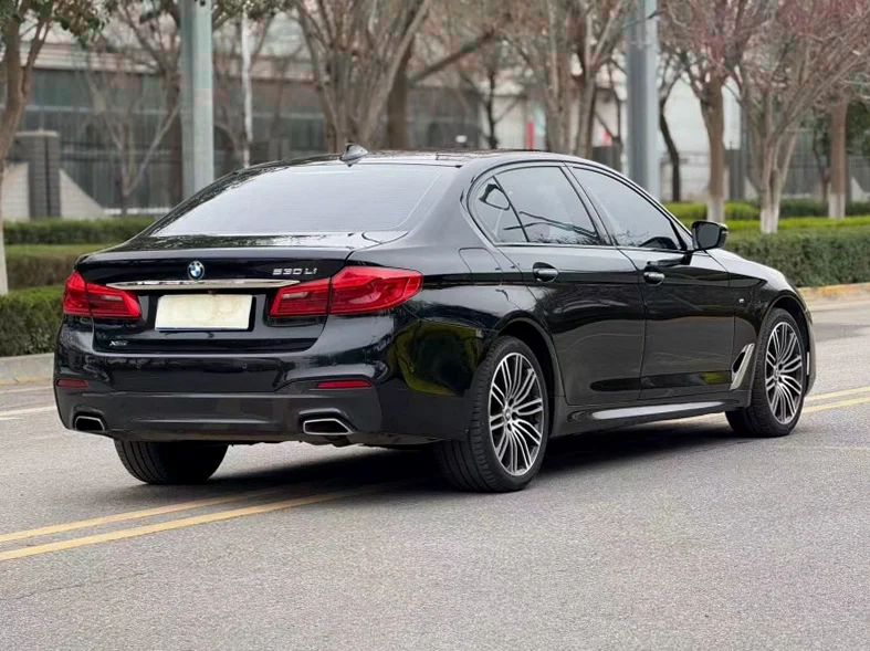 宝马5系 驾驶室