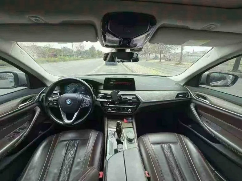 宝马5系 后面外观一