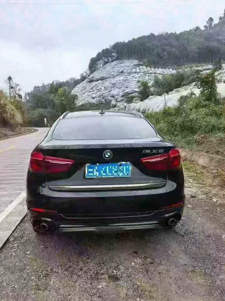 宝马X6 内饰后排