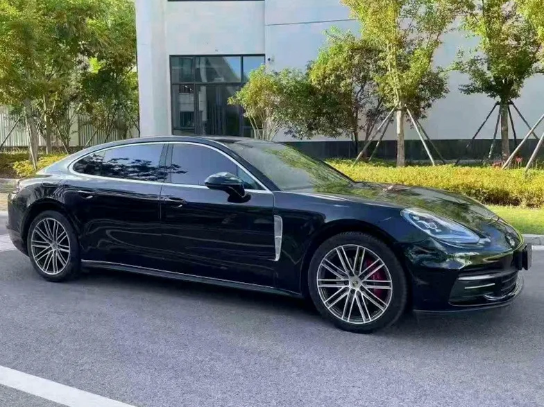 保时捷帕拉梅拉 正面外观二