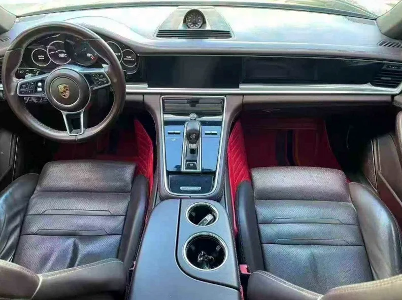 保时捷帕拉梅拉 后面外观二