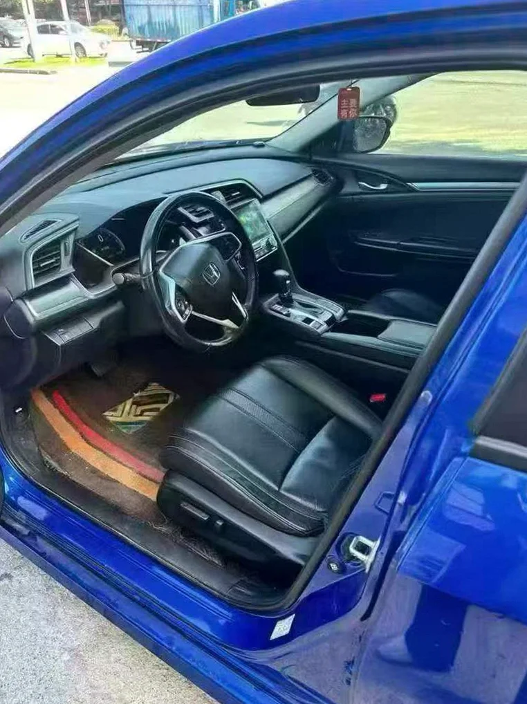 本田思域 后面外观一