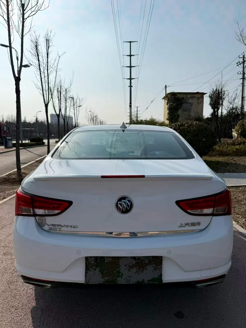 别克威朗 驾驶室