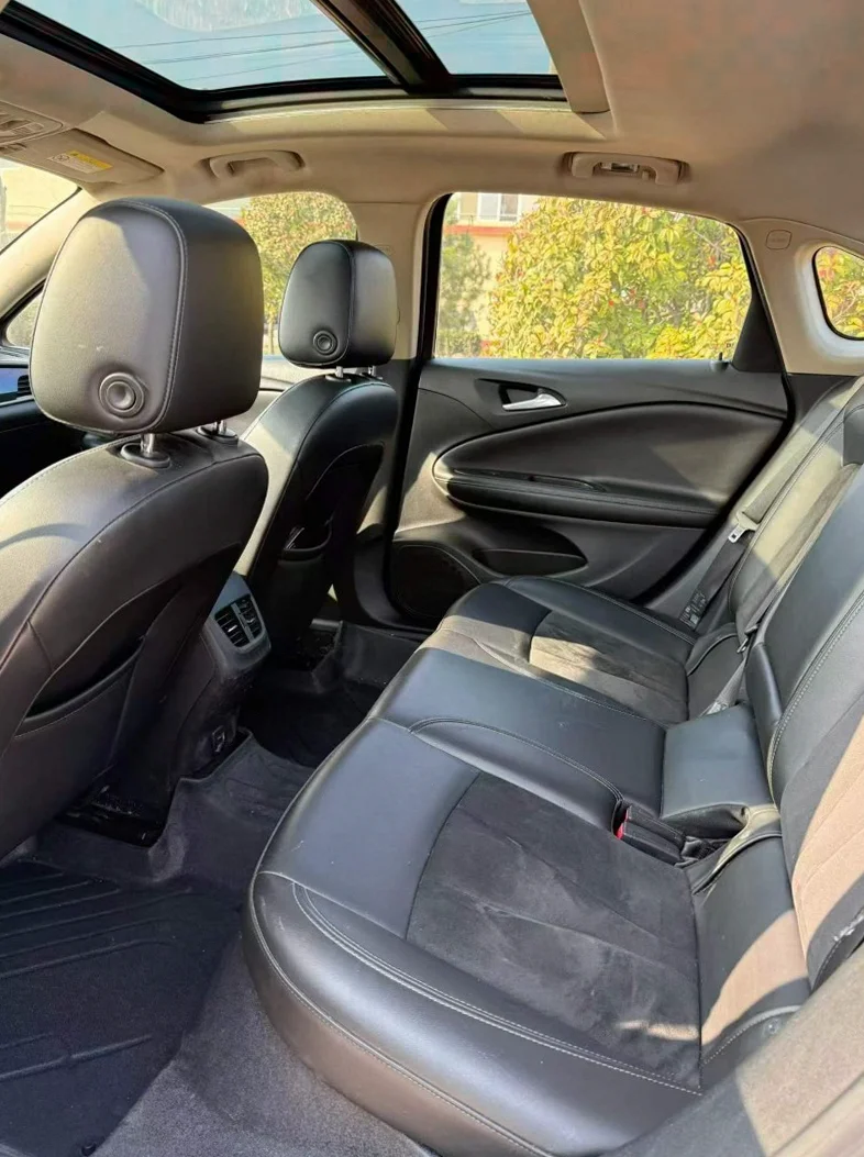 别克威朗 后面外观二