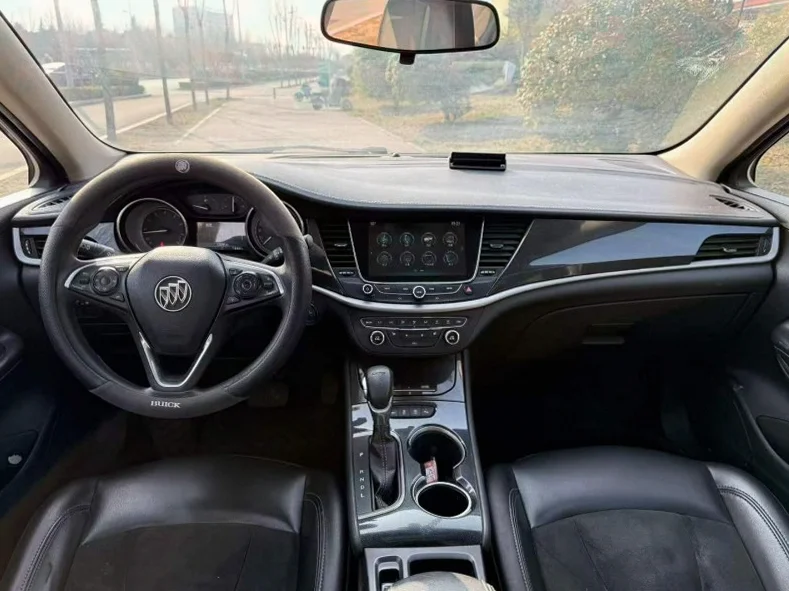 别克威朗 后面外观三