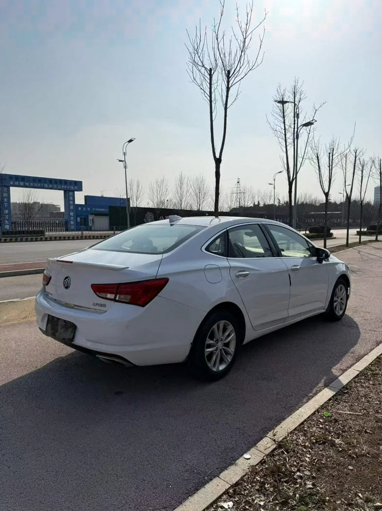 别克威朗 内饰后排