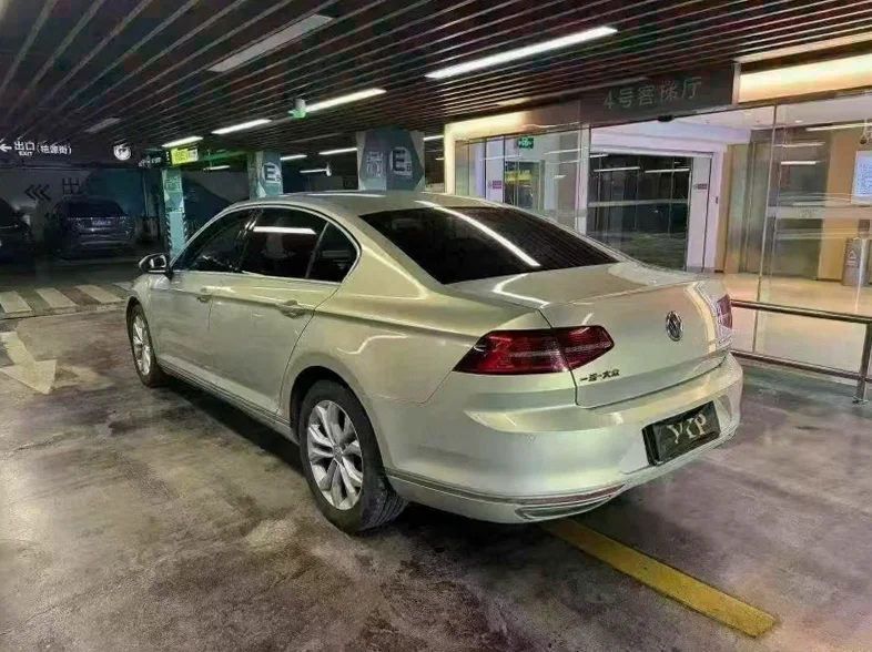 大众迈腾 后面外观一