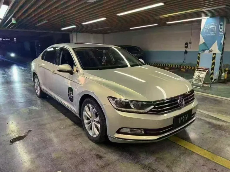 大众迈腾 正面外观二