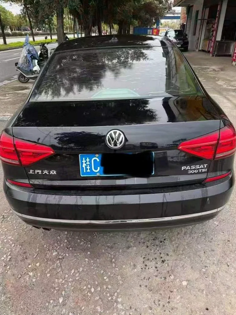 大众帕萨特 内饰后排