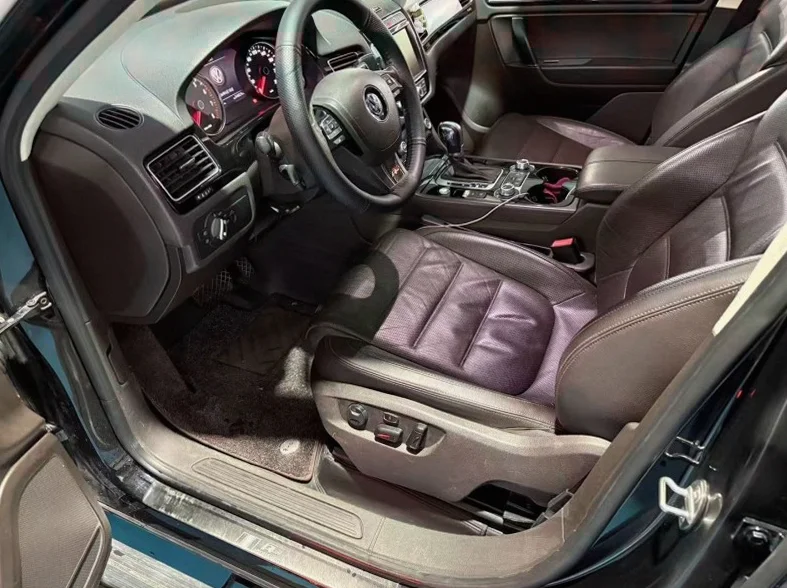 大众途锐 内饰后排