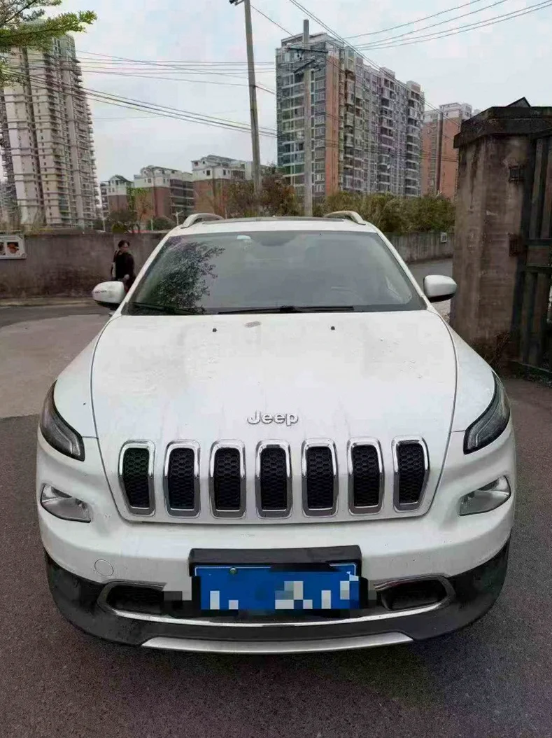 18年Jeep自由光2.4L高配