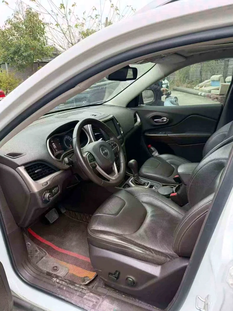 Jeep自由光 后面外观二