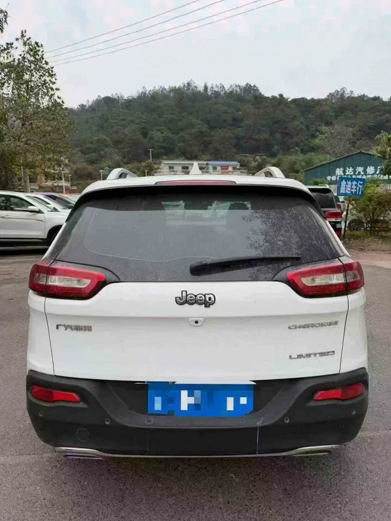 Jeep自由光 后面外观三