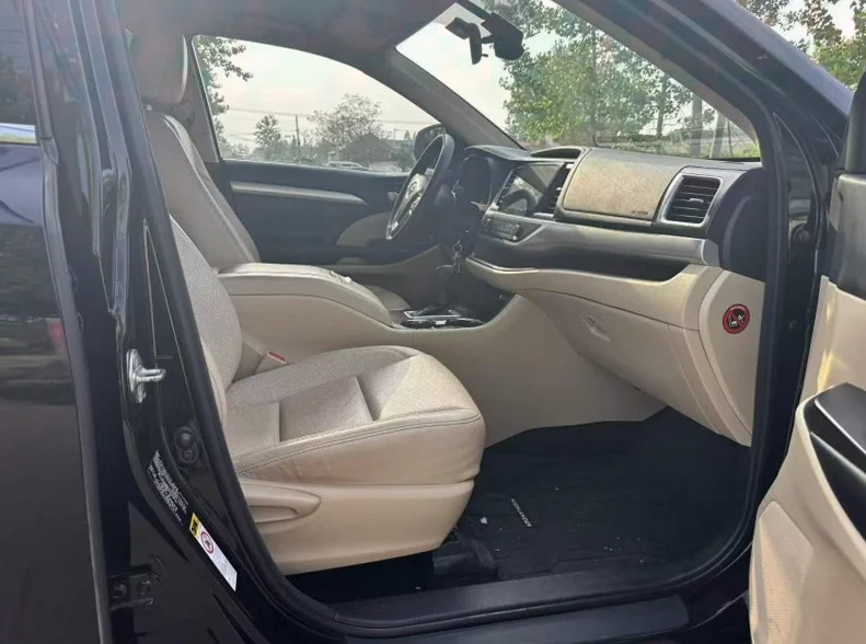 丰田汉兰达 内饰前排