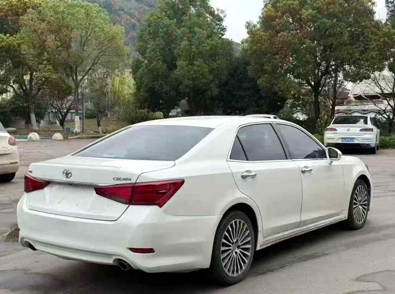 丰田皇冠 驾驶室