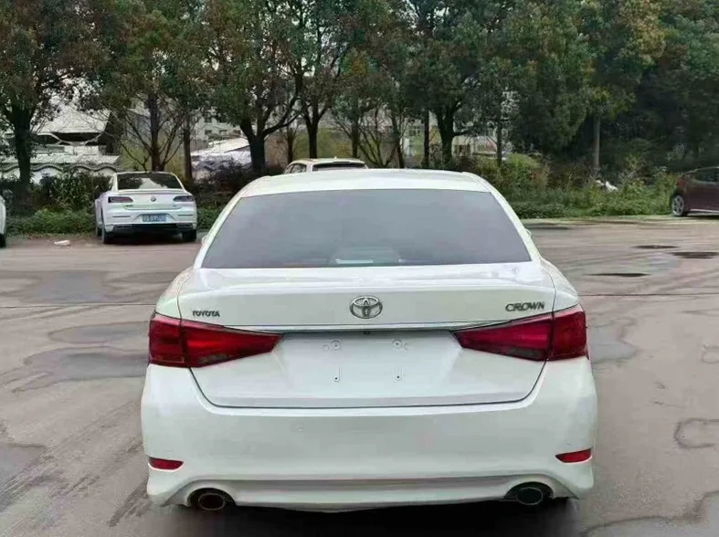 丰田皇冠 内饰后排