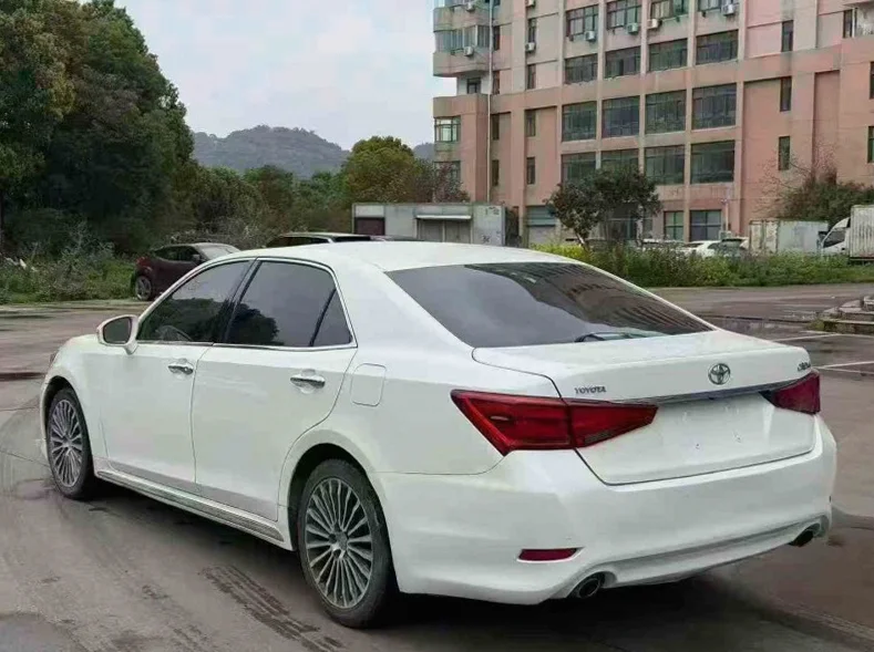 丰田皇冠 内饰前排