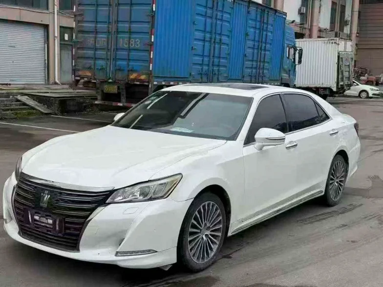 丰田皇冠 正面外观三