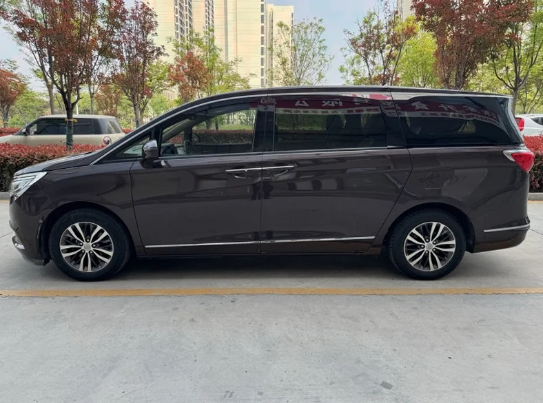 别克GL8 后面外观二