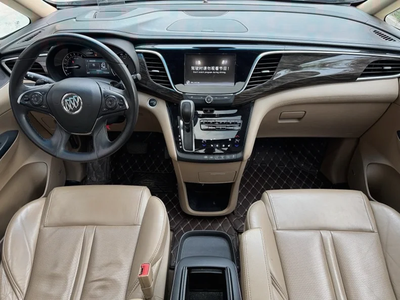 别克GL8 内饰后排