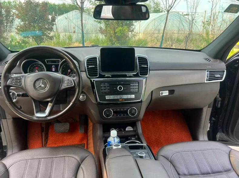 奔驰GLE 内饰后排