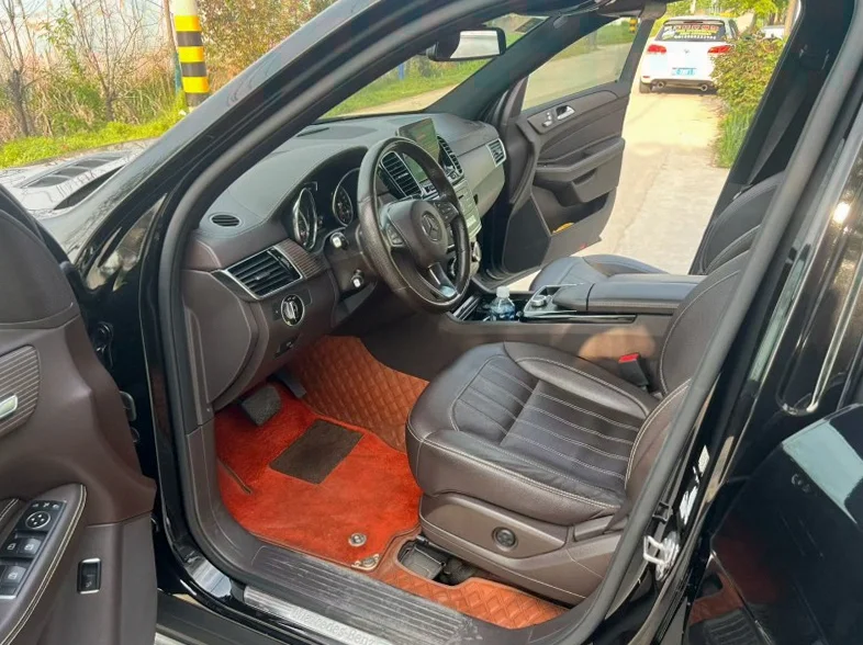 奔驰GLE 后面外观三